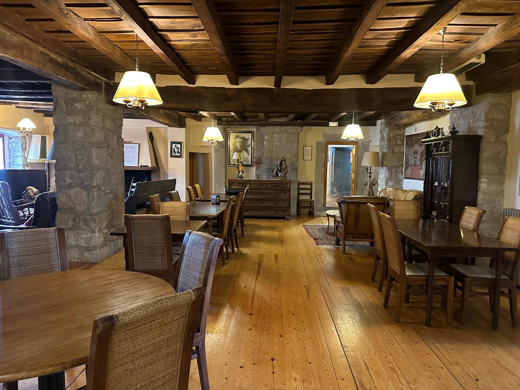 Santuari Mare De Deu Del Mont Restaurant-Hostatgeria Hotell Beuda Eksteriør bilde