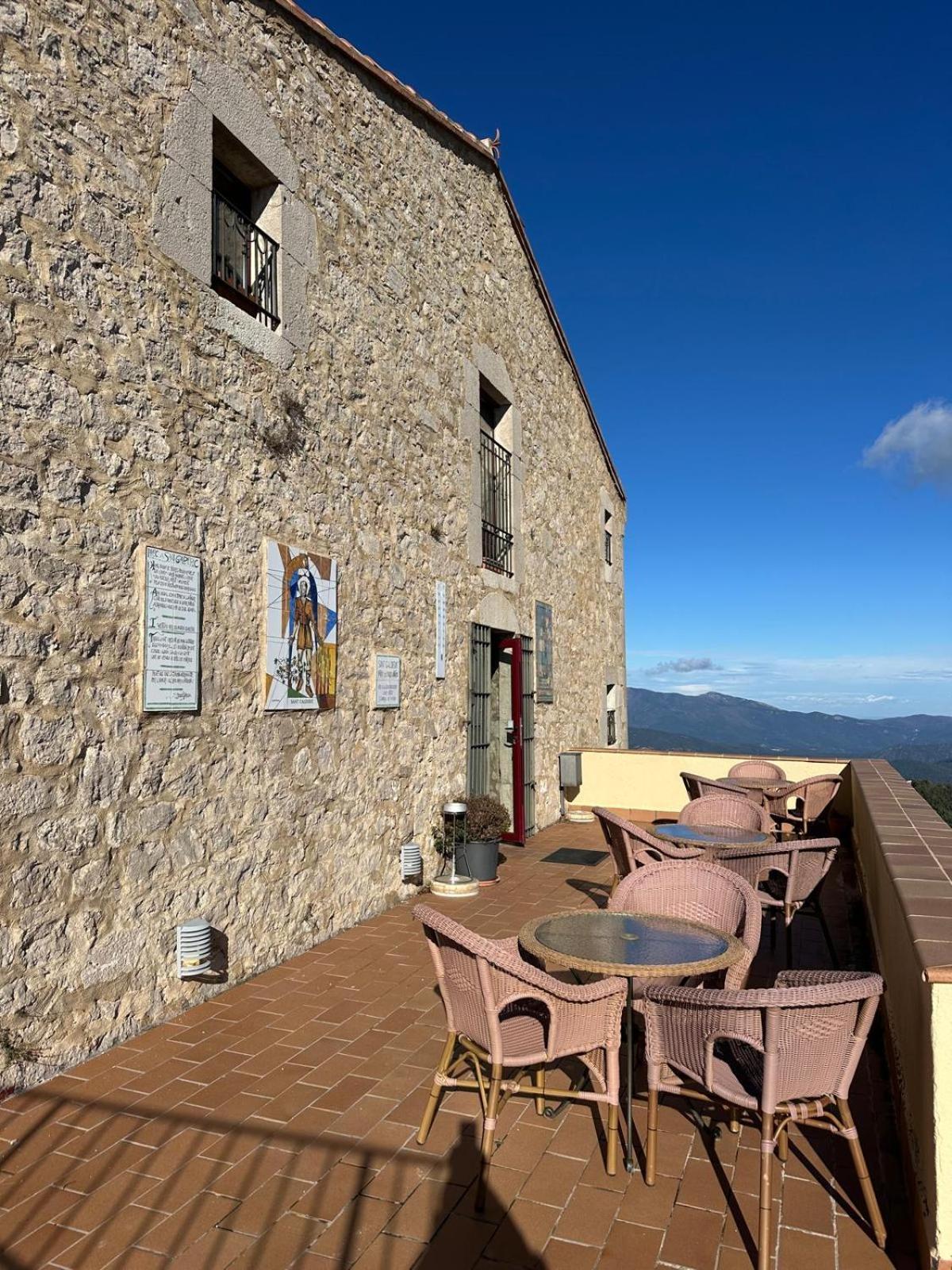 Santuari Mare De Deu Del Mont Restaurant-Hostatgeria Hotell Beuda Eksteriør bilde