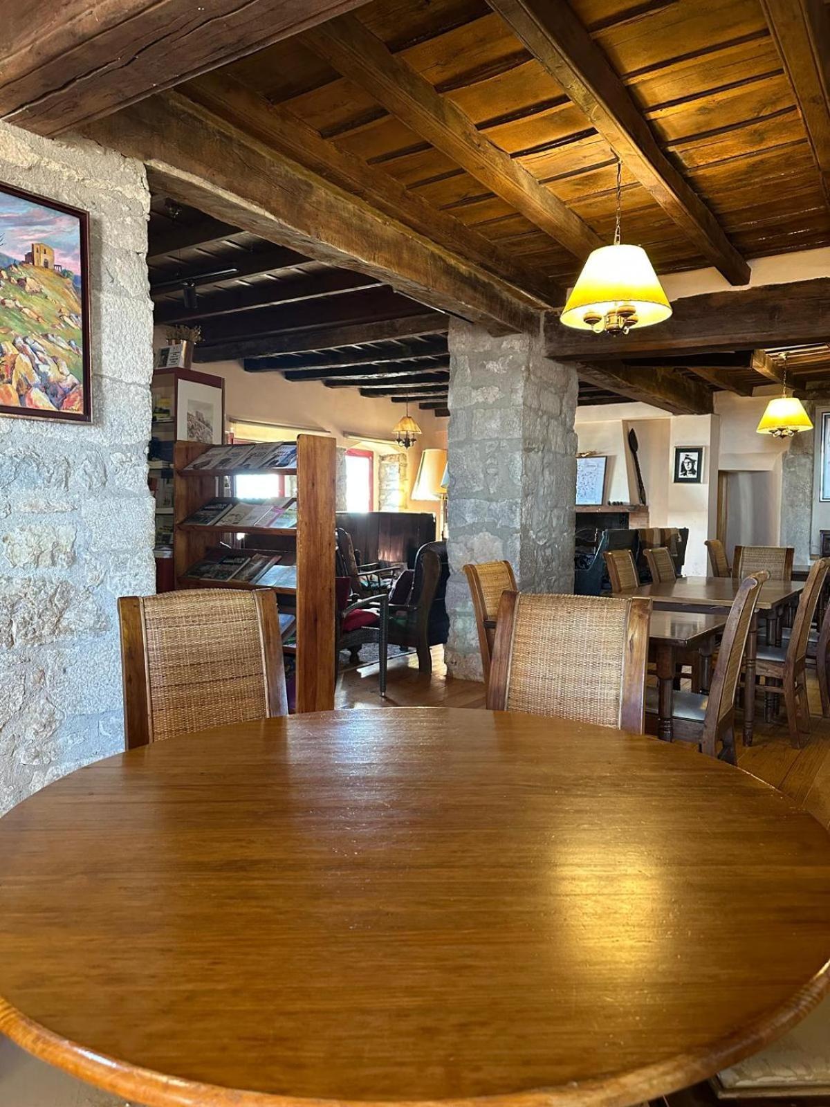 Santuari Mare De Deu Del Mont Restaurant-Hostatgeria Hotell Beuda Eksteriør bilde