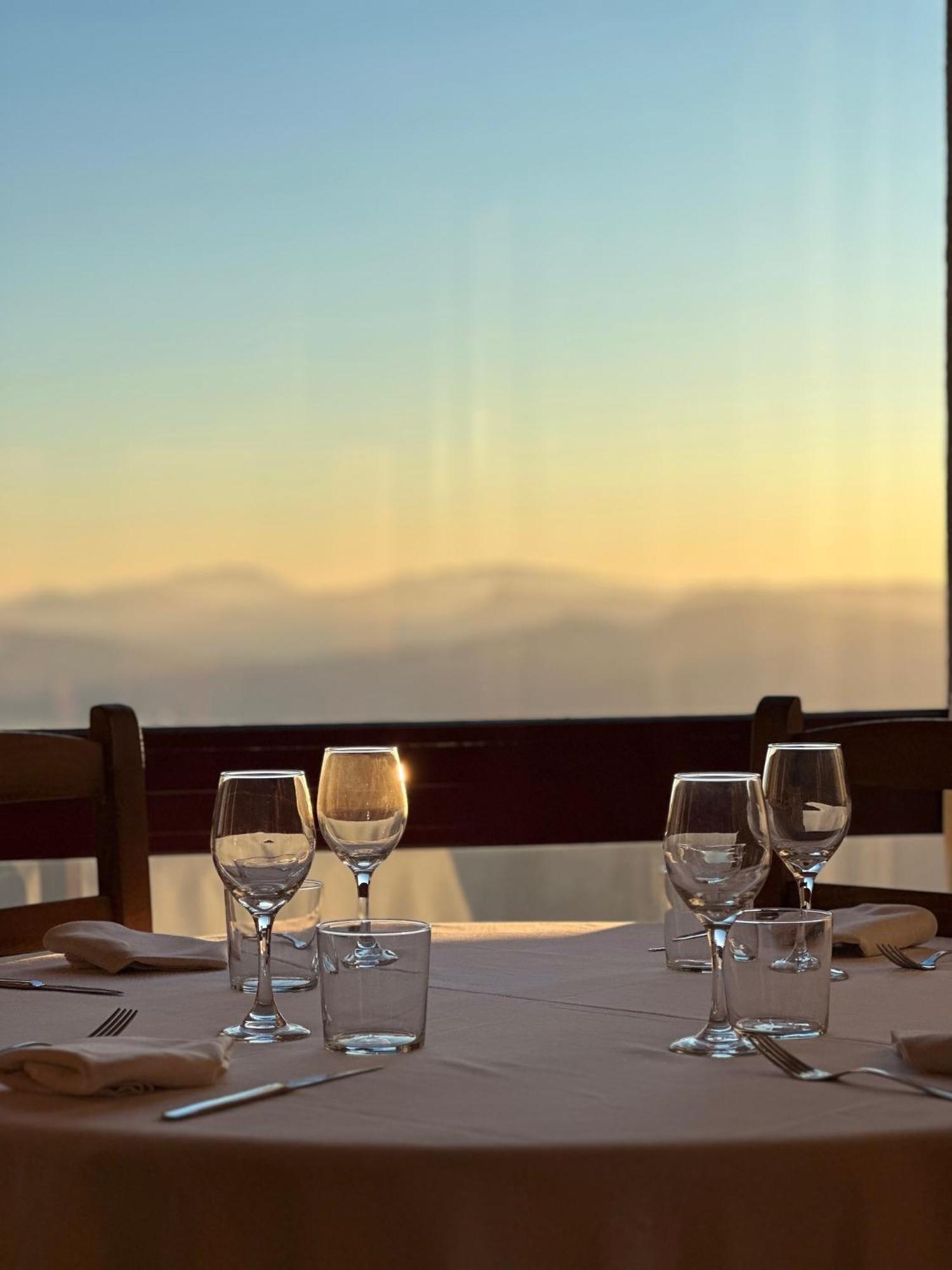 Santuari Mare De Deu Del Mont Restaurant-Hostatgeria Hotell Beuda Eksteriør bilde