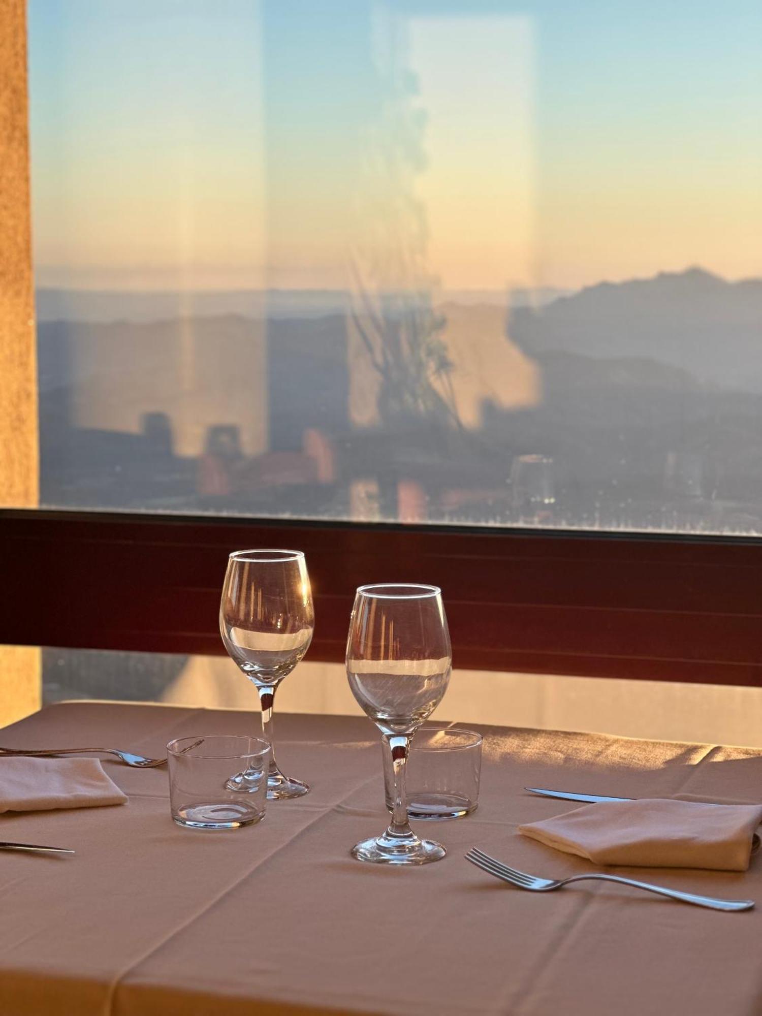 Santuari Mare De Deu Del Mont Restaurant-Hostatgeria Hotell Beuda Eksteriør bilde