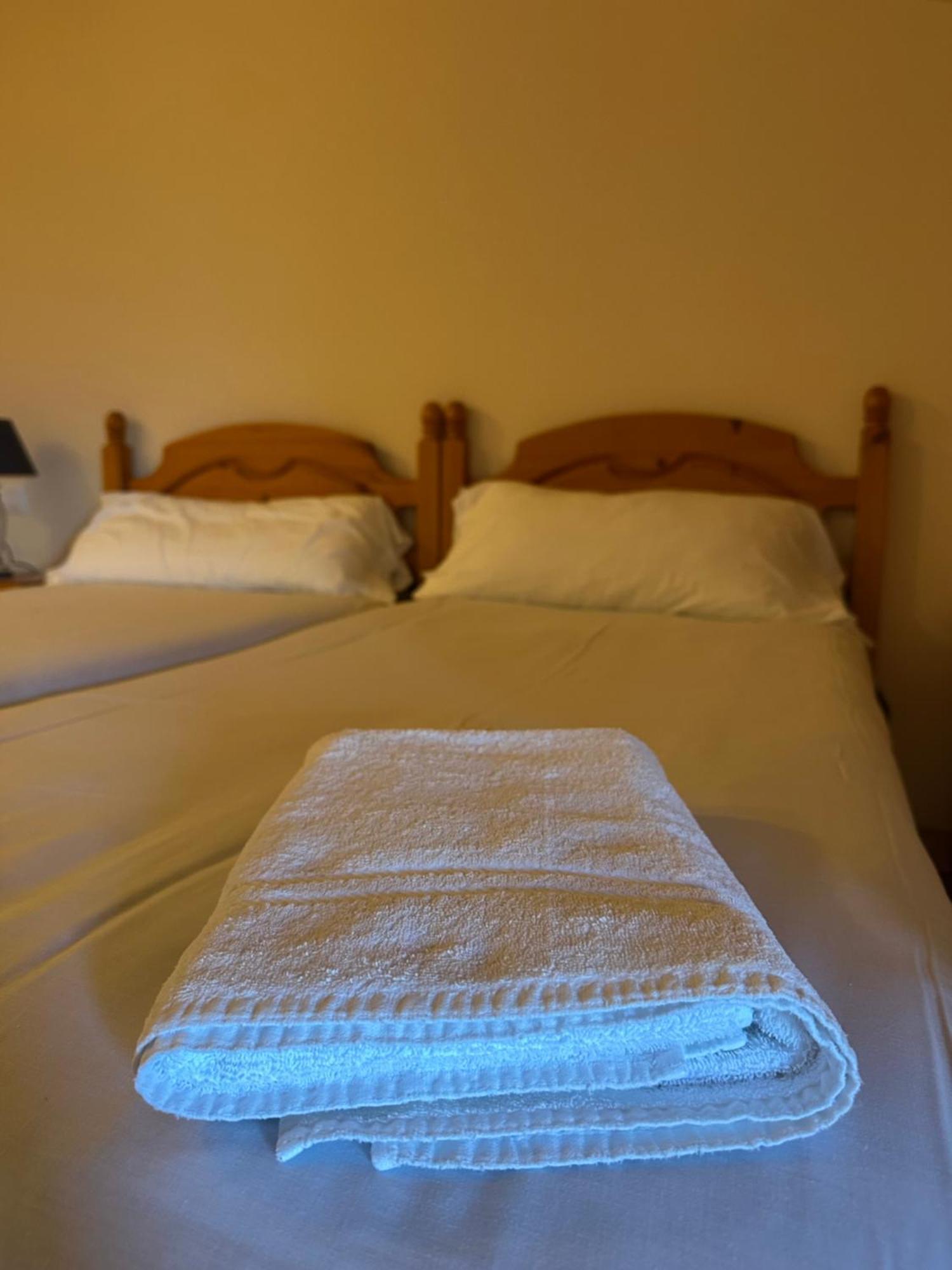 Santuari Mare De Deu Del Mont Restaurant-Hostatgeria Hotell Beuda Eksteriør bilde