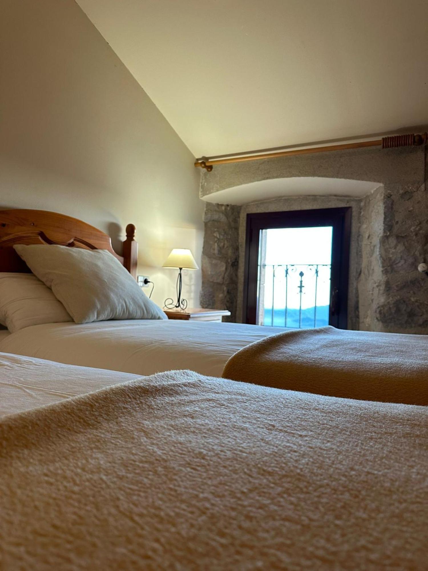 Santuari Mare De Deu Del Mont Restaurant-Hostatgeria Hotell Beuda Eksteriør bilde